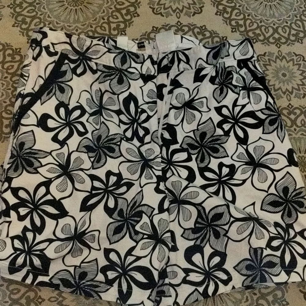 VINTAGE WOMENS CLASSY SHORTS